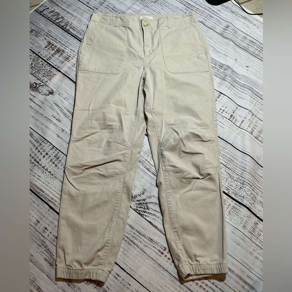 LOFT Women’s Twill Tapered Joggers. Light khaki. Size 10.
